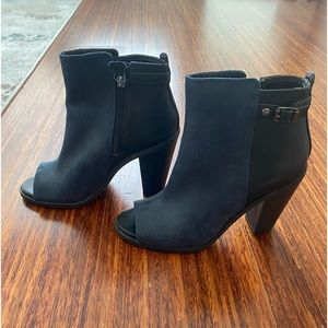 Vera Wang Black and Navy Open Toed Boots